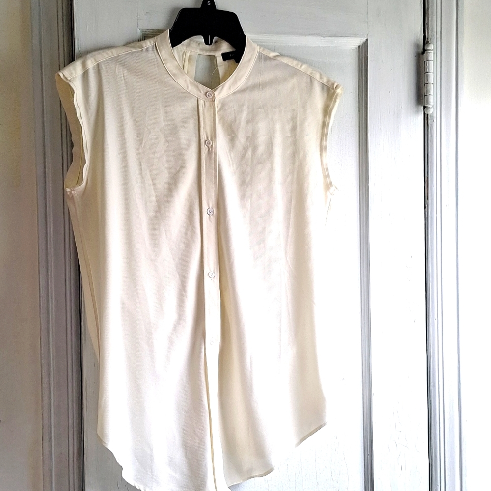 Sleeveless blouse with open back detail